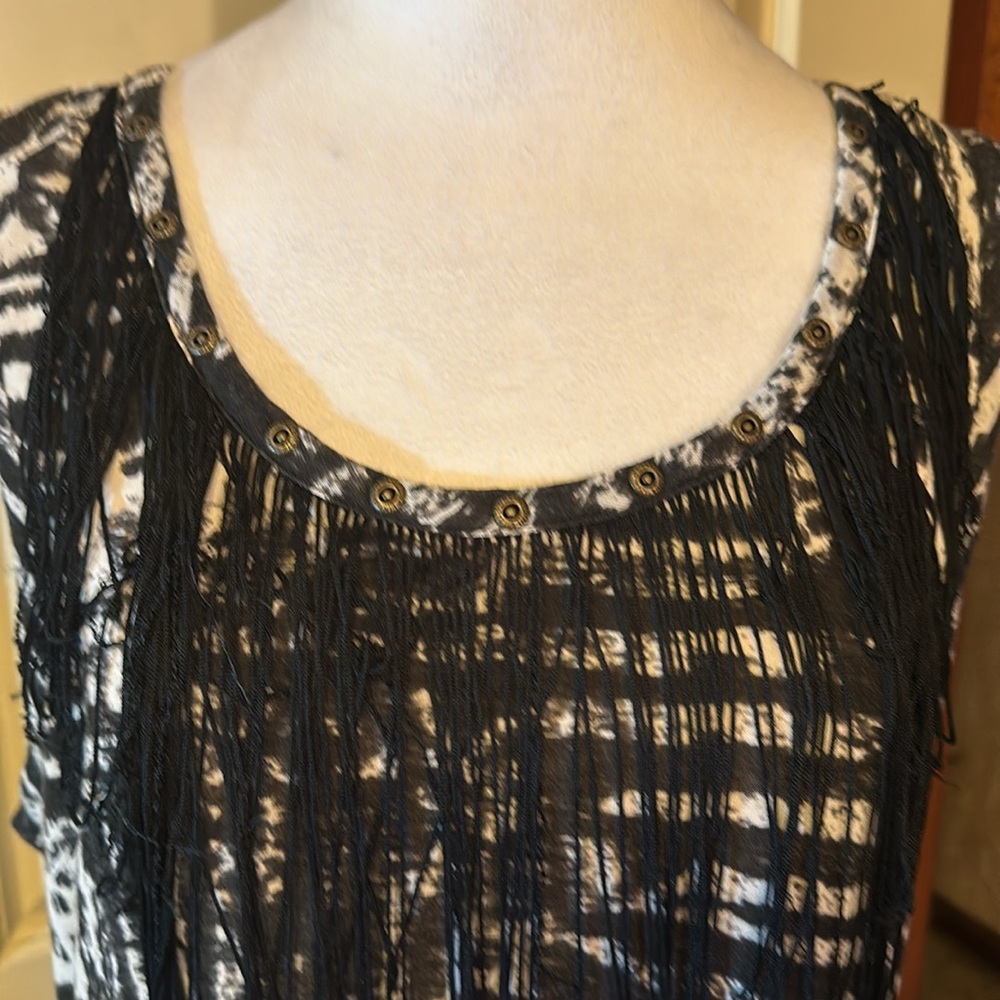 Black&white string fringe w/ grommets around neck tie dye print gently worn